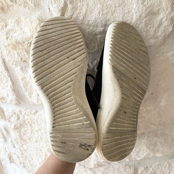 Athletic_Shoes
